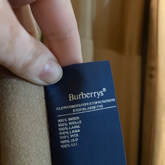 Burberry Trench in Beautiful Condition, Red Size US 8 / UK 10 - Picture 10 of 11